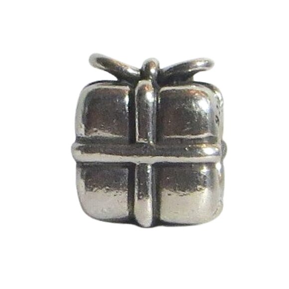 Pandora Christmas Wrapped Present Sterling Silver .925 Charm 790300 - Picture 2 of 6